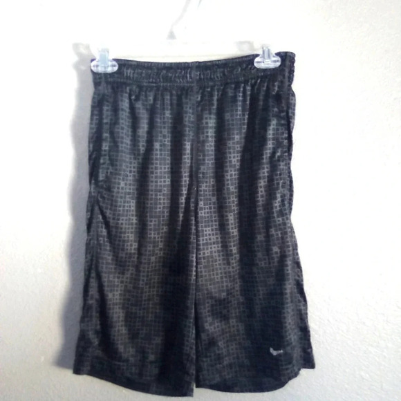 Nike Short size large ( box BJ ) - Picture 1 of 4